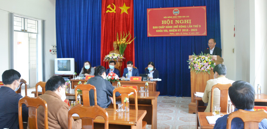  Đồng chí Rah Lan Chung-Phó Bí thư Tỉnh ủy kiêm Trưởng ban Nội chính Tỉnh ủy đã tới chỉ đạo Hội nghị. Ảnh: Hoàng Cư