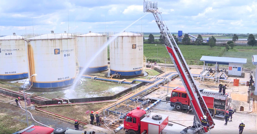 Sự kiện diễn tập ứng phó sự cố hóa chất cấp tỉnh sẽ giúp các nhà quản lý, cơ sở sản xuất… có cách nhìn bao quát hơn về nguy cơ sự cố. Ảnh: Phạm Văn Binh