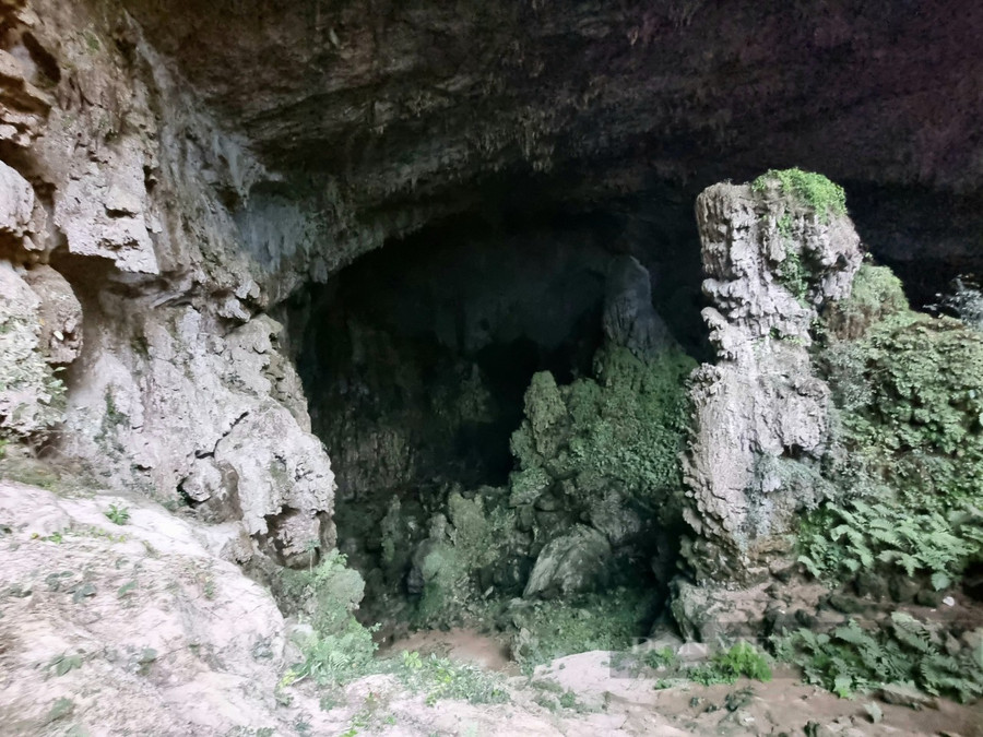 Những khối đá tại hang dơi Kho Mường được hình thành từ khoảng 250 triệu năm trước. Ảnh: P V