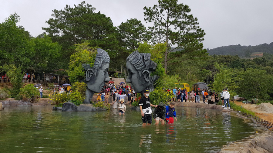 Lượng khách du lịch đến TP.Đà Lạt tham quan, nghỉ dưỡng ngày càng tăng trở lại. Ảnh: Lâm Viên