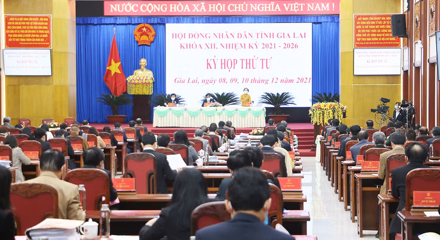  Quang cảnh kỳ họp thứ tư, HĐND tỉnh khóa XII. Ảnh: Tấn Thi