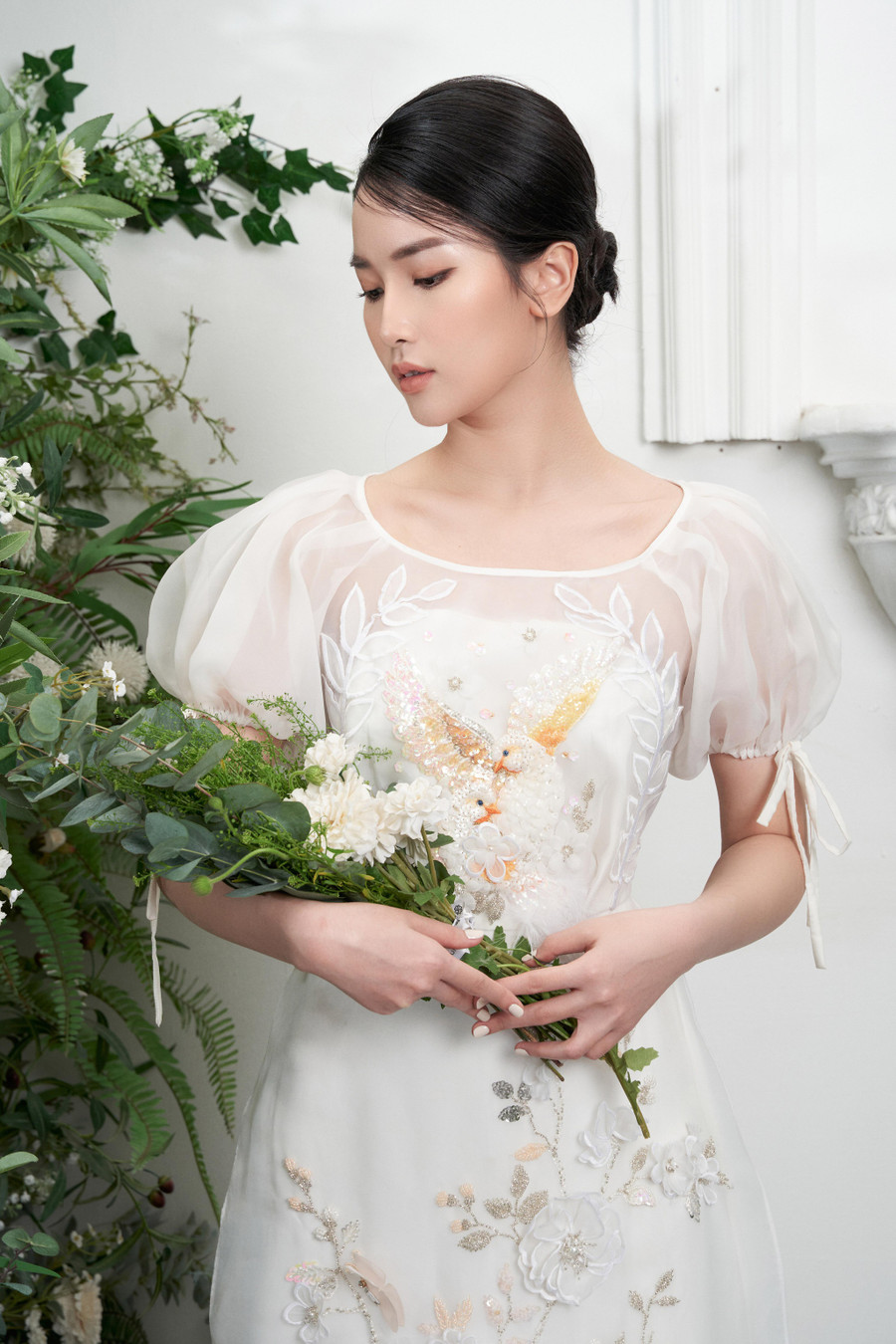 Sự thanh lịch ẩn mình trong những thiết kế màu trắng thời thượng, mang tới làn gió của sự kiêu kỳ và nét cá tính độc đáo riêng. 