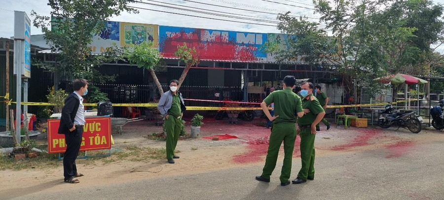  Công an khám nghiệm hiện trường ngày 9.12 - Ảnh: Đình Duy