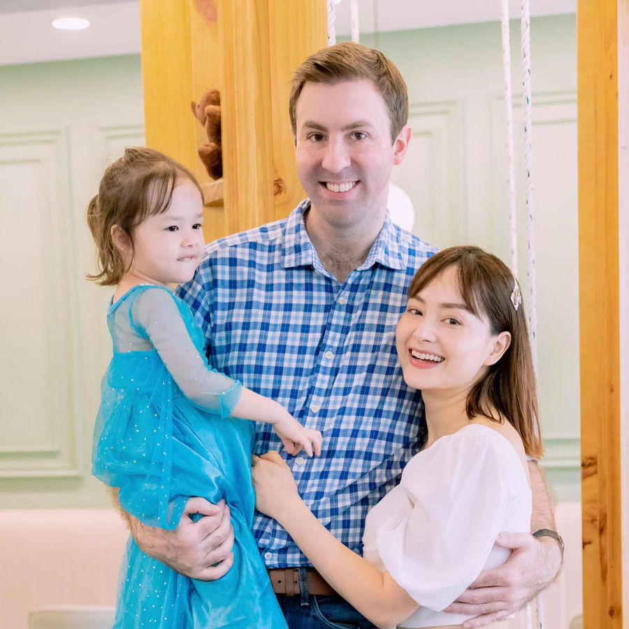 Tổ ấm viên mãn của diễn viên Cả một đời ân oán. Ảnh: FBNV