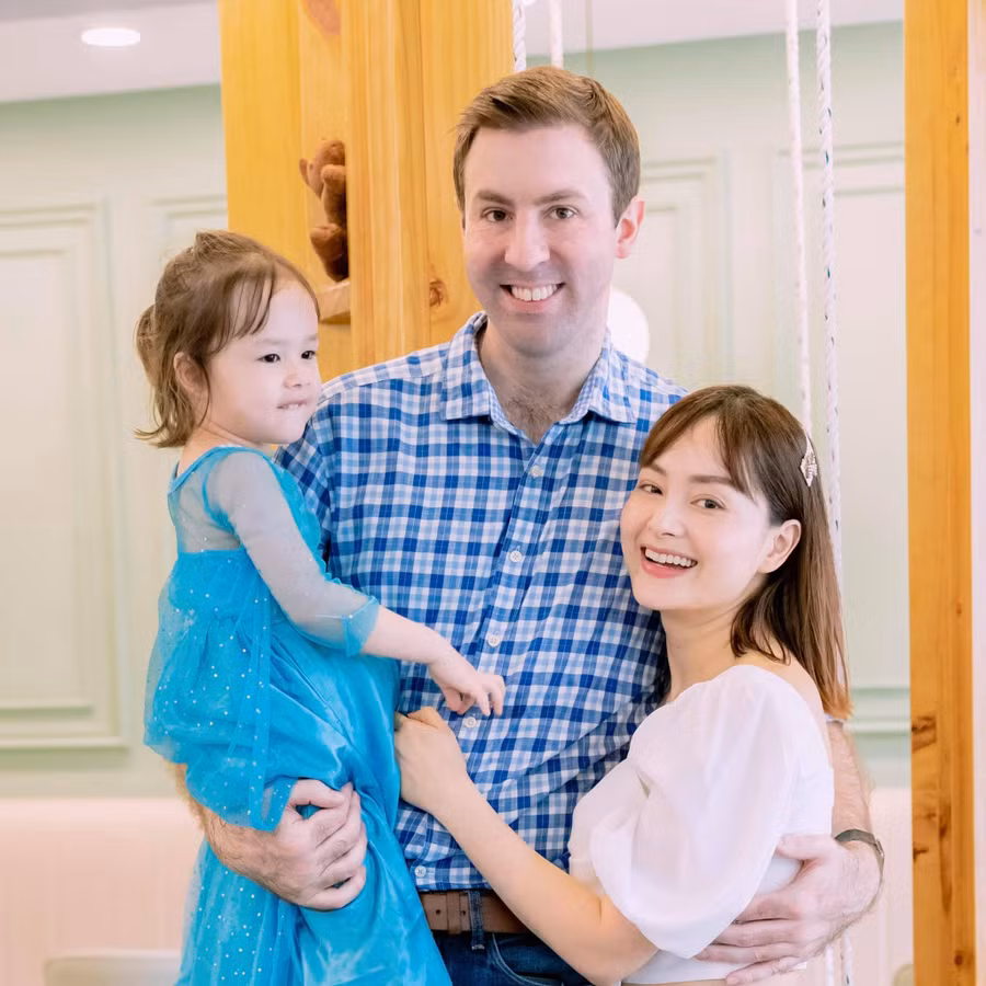 Tổ ấm viên mãn của diễn viên Cả một đời ân oán. Ảnh: FBNV