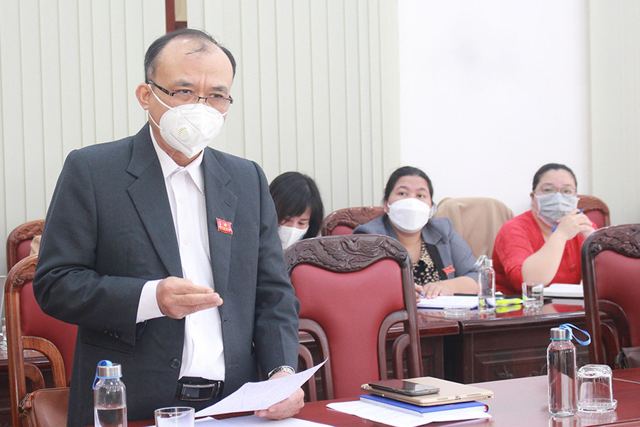 Đại biểu Huỳnh Minh Thuận-Bí thư Huyện ủy, Chủ tịch HĐND huyện Chư Pưh bày tỏ sự quan ngại trước sự gia tăng của một số loại tội phạm trong năm 2021. Ảnh: Tấn Thi Đại biểu Huỳnh Minh Thuận-Bí thư Huyện ủy, Chủ tịch HĐND huyện Chư Pưh bày tỏ quan ngại trước sự gia tăng của một số loại tội phạm trong năm 2021. Ảnh: Tấn Thi