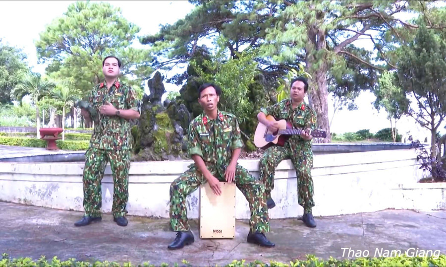 Một tiết mục trong chương trình nghệ thuật “Vững một niềm tin”. Ảnh: Lam Nguyên