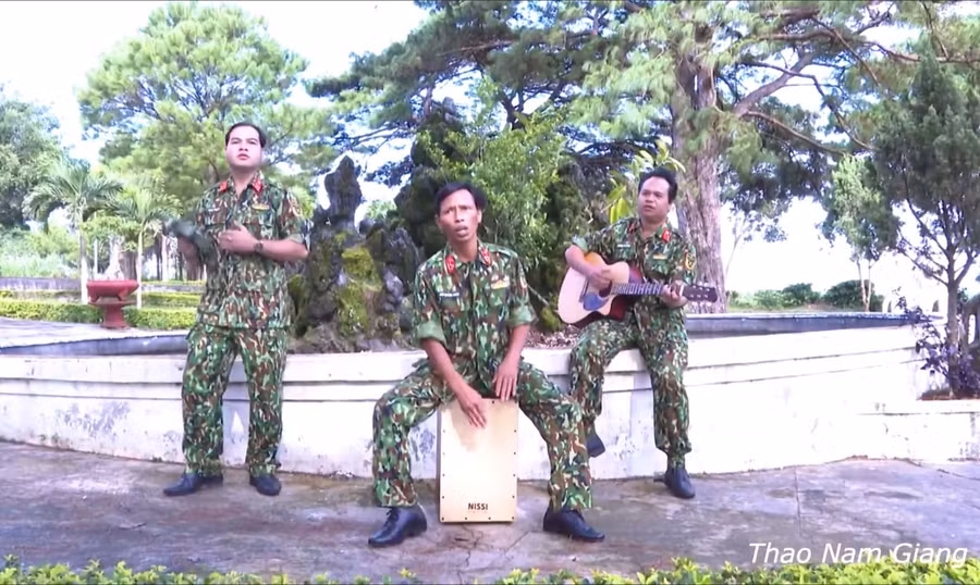 Một tiết mục trong chương trình nghệ thuật “Vững một niềm tin”. Ảnh: Lam Nguyên