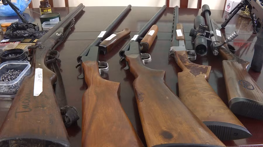 Công an tỉnh Phú Thọ đề nghị ai đã mua bán, trao đổi súng với nhóm của Lộc khẩn trương ra trình diện. Ảnh: Nguyễn Quang 