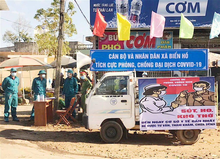 Thành phố Pleiku dùng xe loa lưu động tuyên truyền phòng-chống dịch Covid-19. Ảnh: Mộc Trà