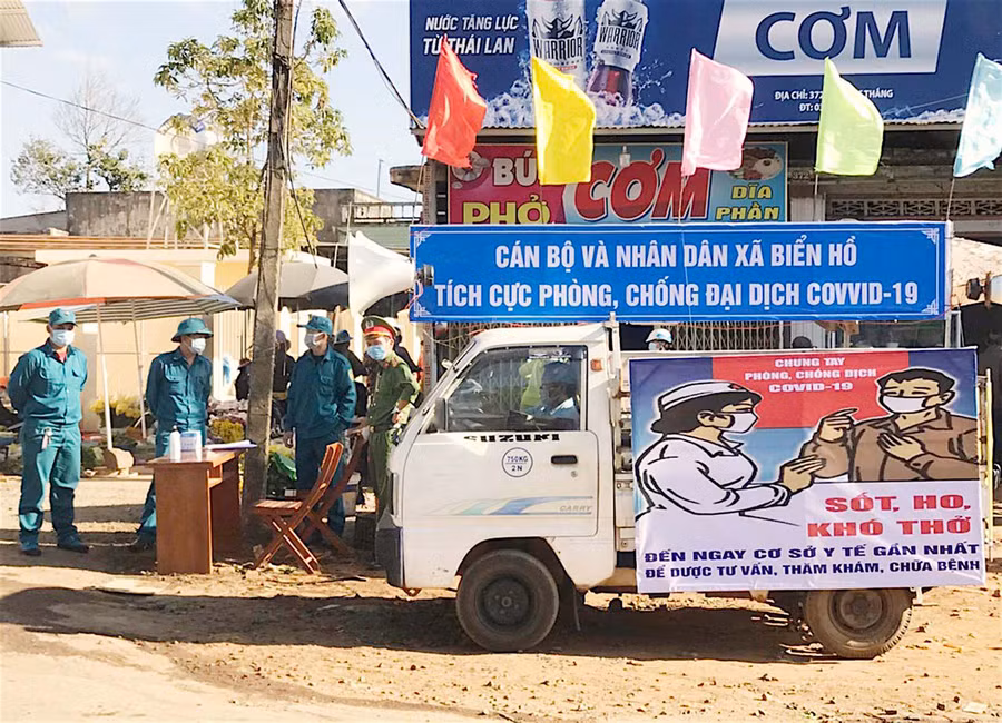 Thành phố Pleiku dùng xe loa lưu động tuyên truyền phòng-chống dịch Covid-19. Ảnh: Mộc Trà