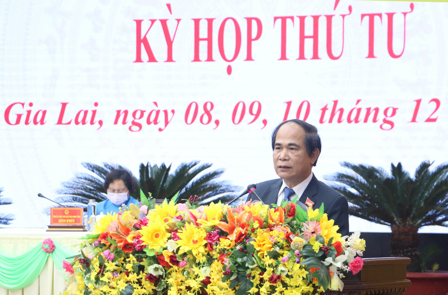 Phó Bí thư Tỉnh ủy, Chủ tịch UBND tỉnh Võ Ngọc Thành giải trình một số nội dung liên quan. Ảnh: Tấn Thi Phó Bí thư Tỉnh ủy, Chủ tịch UBND tỉnh Võ Ngọc Thành giải trình một số nội dung liên quan. Ảnh: Tấn Thi