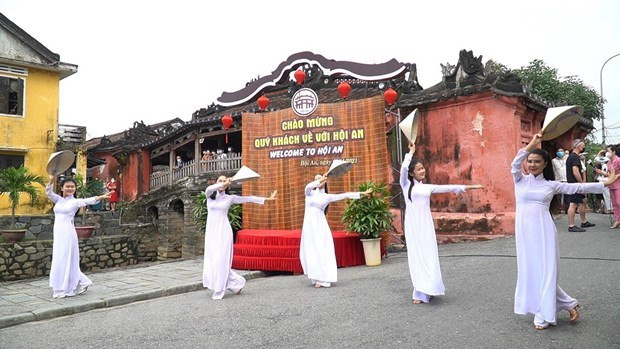 Chương trình nghệ thuật đặc sắc chào đón du khách. Ảnh: Đoàn Hữu Trung/TTXVN