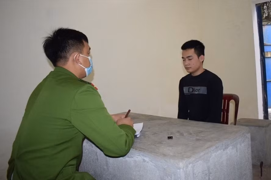 Đối tượng Phan Văn Tài tại cơ quan Công an. Ảnh: Văn Hậu