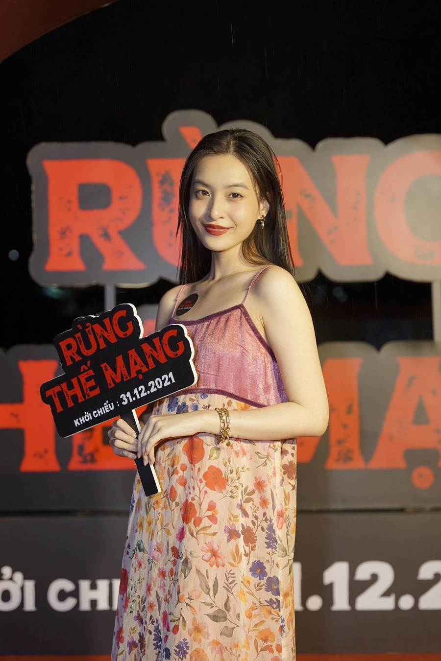 Diễn viên Thảo Tâm đến chúc mừng bạn diễn Trần Phong, cả hai từng nổi lên nhờ cùng tham gia phim Mắt biếc. Ảnh: BTC