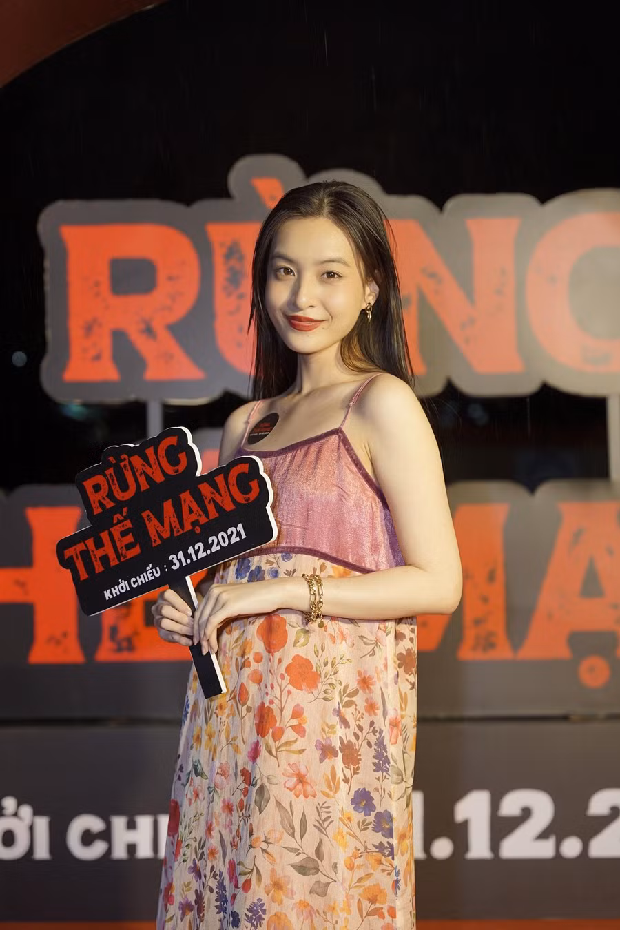 Diễn viên Thảo Tâm đến chúc mừng bạn diễn Trần Phong, cả hai từng nổi lên nhờ cùng tham gia phim Mắt biếc. Ảnh: BTC