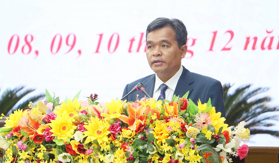  Ủy viên Ban Chấp hành Trung ương Đảng, Bí thư Tỉnh ủy, Chủ tịch HĐND tỉnh Hồ Văn Niên phát biểu bế mạc kỳ họp. Ảnh: Tấn Thi