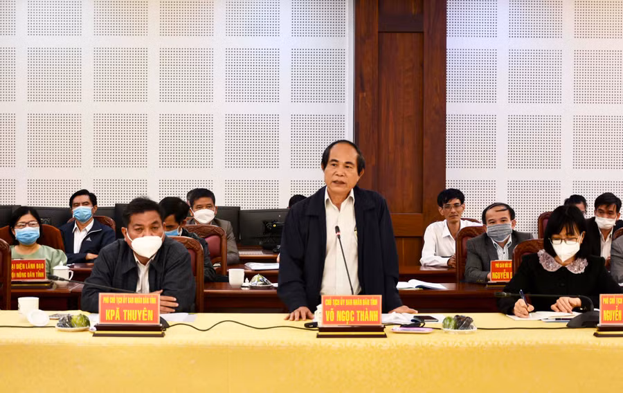 Chủ tịch UBND tỉnh Võ Ngọc Thành phát biểu tại buổi làm việc. Ảnh: Lê Nam