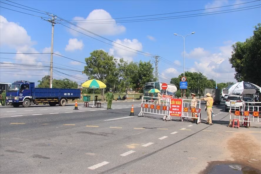  Chốt kiểm dịch của Đà Nẵng ở Quốc lộ 1A. Ảnh: Thanh Chung