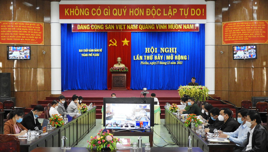 Quang cảnh hội nghị lần thứ 7 (mở rộng) Ban Chấp hành Đảng bộ TP. Pleiku tại điểm cầu trung tâm. Ảnh: Thanh Nhật Quang cảnh hội nghị lần thứ 7 Ban Chấp hành Đảng bộ TP. Pleiku. Ảnh: Thanh Nhật