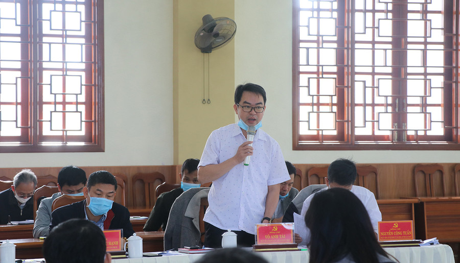 Bí thư Đảng ủy xã Tú An Võ Anh Tài tham gia thảo luận tại hội nghị- Ảnh Ngọc Minh.jpg