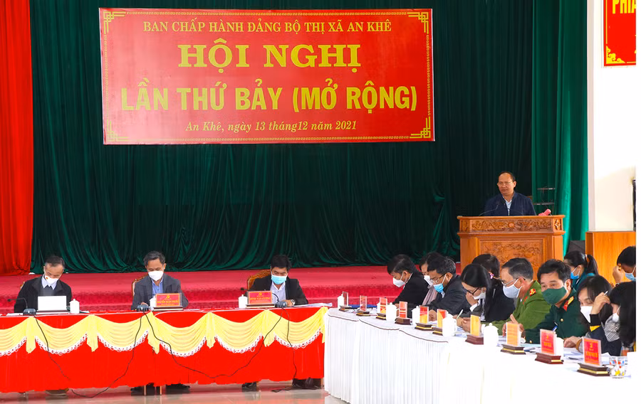 Phó Bí thư Tỉnh ủy Rah Lan Chung phát biểu chỉ đạo hội nghị. Ảnh: Ngọc Minh