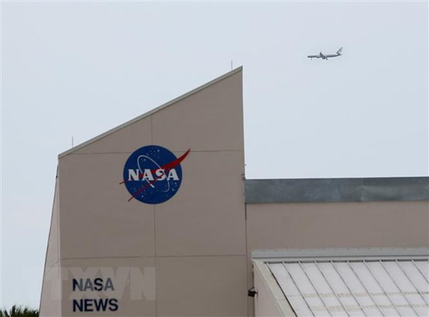 Biểu tượng NASA tại Trung tâm vũ trụ Kennedy ở Florida, Mỹ. (Ảnh: AFP/TTXVN) kh