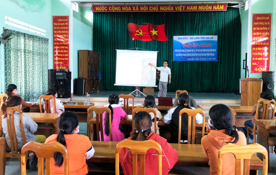 Quang cảnh buổi tuyên truyền. Ảnh: Lan Anh