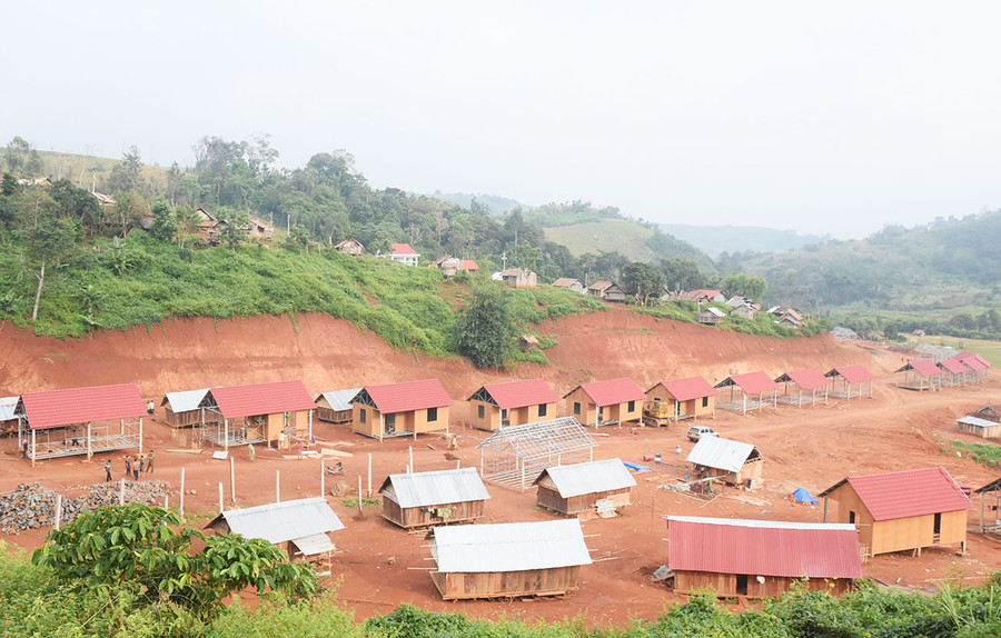 Kết quả công tác dân vận được phản ánh rõ nét qua việc vận động người dân tham gia xây dựng làng nông thôn mới của địa phương. Ảnh: M.N