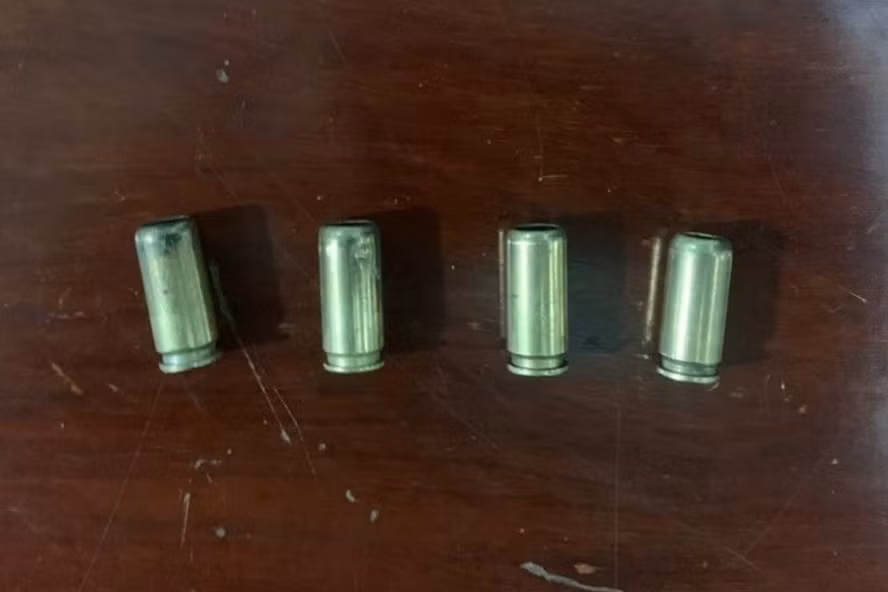 Nhóm thanh thiếu niên nổ 5 phát súng giải vây cho bạn gái. Công an sau đó thu được các vỏ đạn tại hiện trường. Ảnh: Công an cung cấp