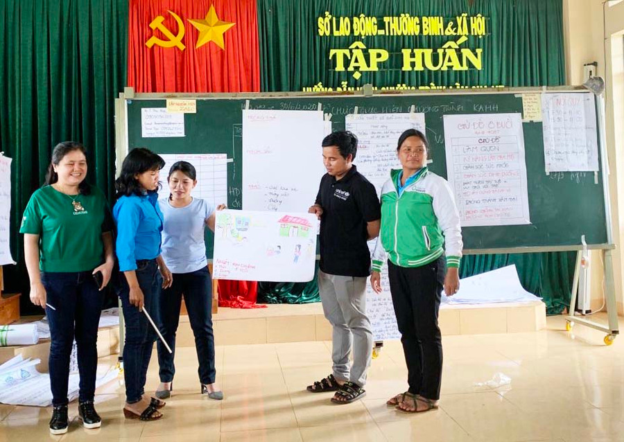 Một buổi tập huấn chương trình cha mẹ hoàn hảo của Dự án Phát triển trẻ thơ toàn diện tỉnh (ảnh chụp trước tháng 4-2021). Ảnh: Hà Duy