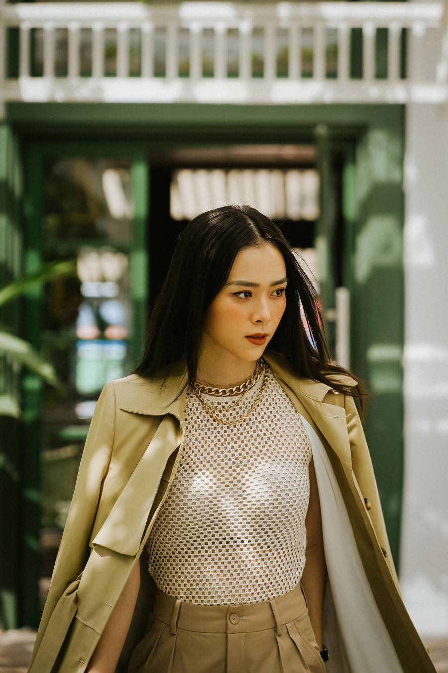 Có thể thấy, diễn viên phim Sau ánh hào quang là một người phụ nữ mạnh mẽ và có nhiều mục tiêu trong cuộc sống. Điều này cũng khiến cô bị nhận xét là quá tham vọng. Đáp lại ý kiến này, cô thẳng thắn cho biết: 