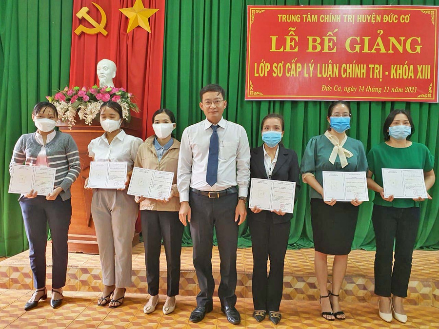 Trung tâm Chính trị huyện Đức Cơ thường xuyên mở các lớp đào tạo, bồi dưỡng để nâng cao trình độ đội ngũ cán bộ. Ảnh: Vĩnh Hoàng