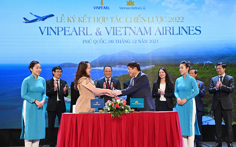 Ký kết thỏa thuận hợp tác chiến lược hàng không du lịch giữa Vietnam Airlines và Vinpearl.