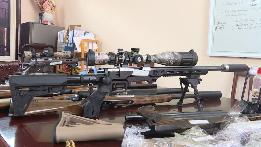 Tang vật thu giữ của các đối tượng. Ảnh: Nguyễn Quang 