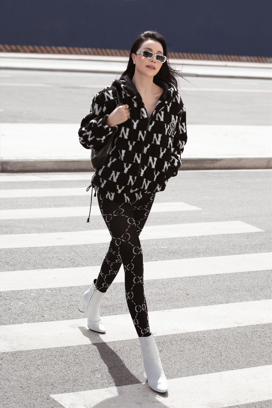 Thời gian rảnh, hai mẹ con còn đi du lịch, chụp ảnh kỉ niệm cùng nhau. Ảnh: NSCC Thời gian rảnh, hai mẹ con còn đi du lịch, chụp ảnh kỉ niệm cùng nhau. Ảnh: NSCC.