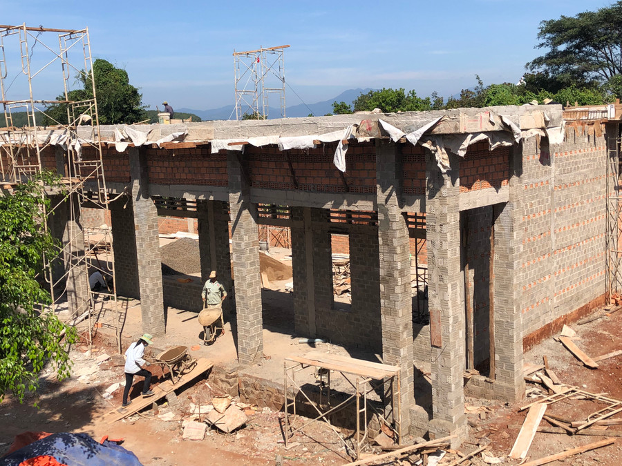 Xã Ia Krái gấp rút hoàn thành hội trường UBND xã vào cuối năm 2021. Ảnh: Lê Nam