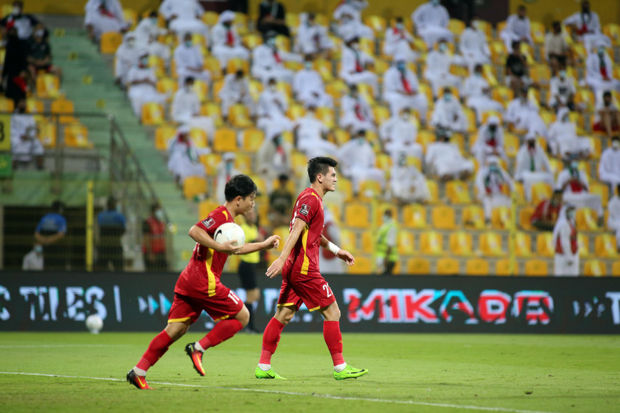 Minh Vương và Tiến Linh tỏa sáng khi chơi cùng nhau trước UAE. Ảnh: Ngọc Linh