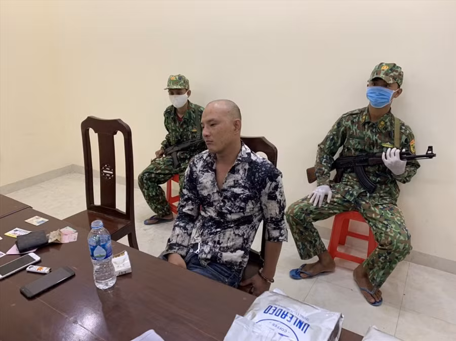  Đối tượng Khanh lúc bị bắt. Ảnh: Công an cung cấp