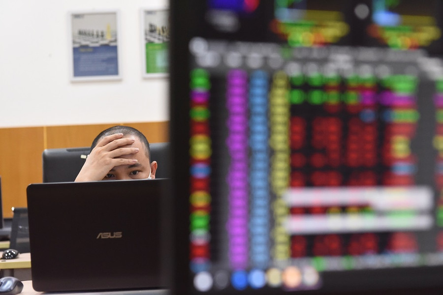 Nhà đầu tư cẩn trọng với các diễn đàn, nhóm chat tư vấn về chứng khoán. Ảnh: Ngọc Thắng Nhà đầu tư cẩn trọng với các diễn đàn, nhóm chat tư vấn về chứng khoán. Ảnh: Ngọc Thắng