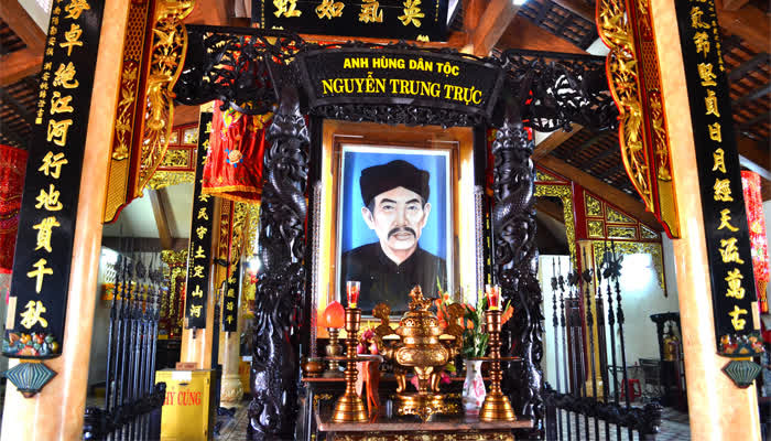 Du lịch Phú Quốc tại Đền thờ vị anh hùng dân tộc Nguyễn Trng Trực. Ảnh: dulichphuquoc