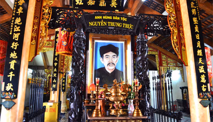 Du lịch Phú Quốc tại Đền thờ vị anh hùng dân tộc Nguyễn Trng Trực. Ảnh: dulichphuquoc