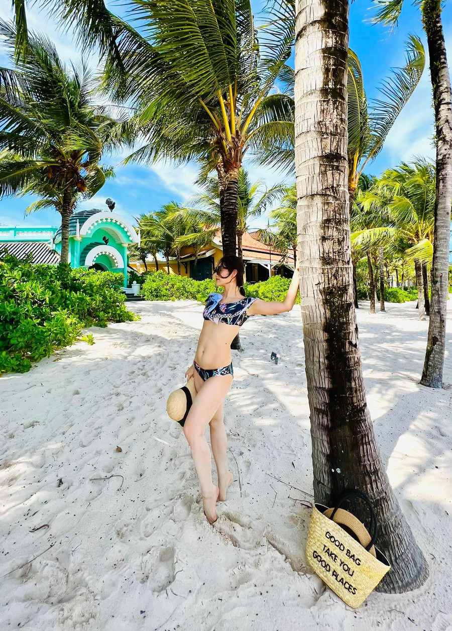 Bà mẹ một con khoe vóc dáng với bikini. Ảnh: FBNV