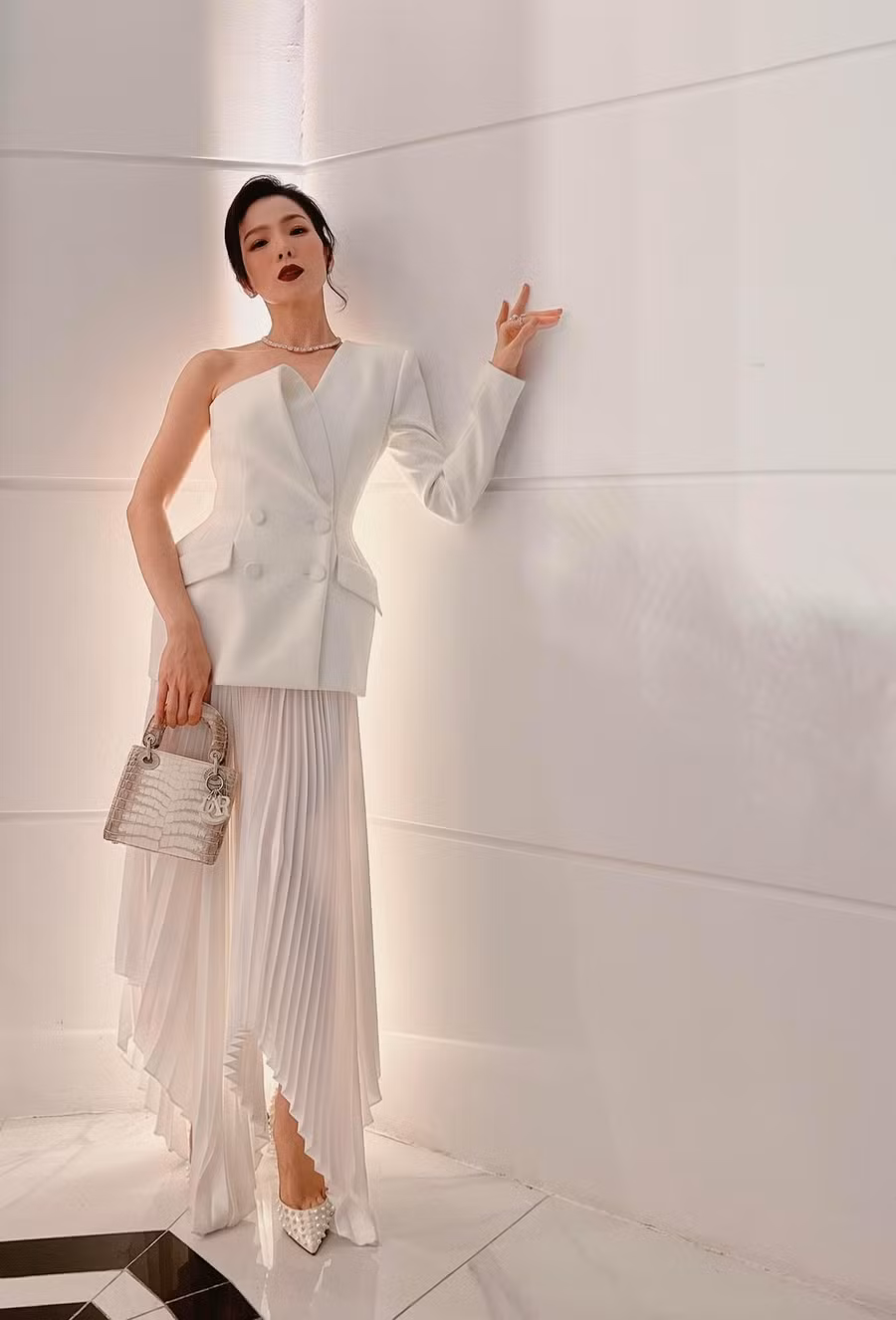 Chia sẻ thêm với Thanh Niên về cảm xúc khi được biểu diễn trở lại, Lệ Quyên cho biết: 