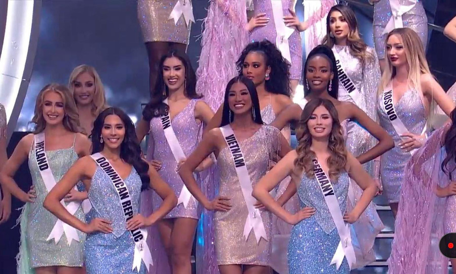 Kim Duyên xuất hiện lộng lẫy trên sân khấu đêm chung kết. Ảnh: Chụp màn hình