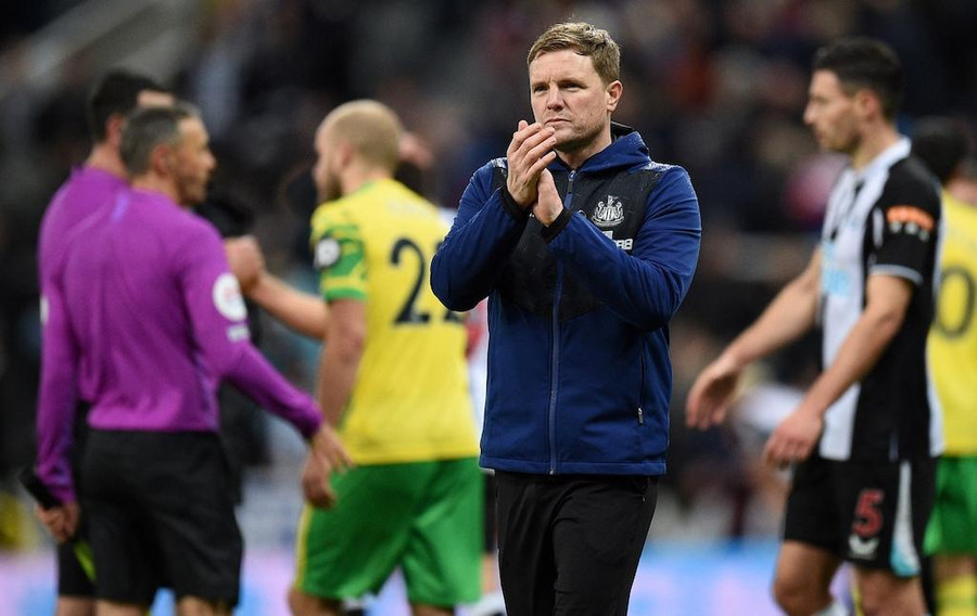 HLV Howe có màn ra mắt Newcastle chưa thể suôn sẻ. Ảnh: AFP