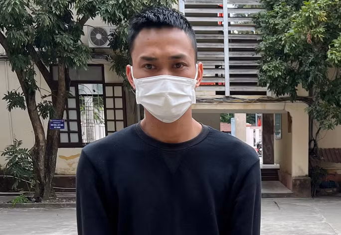 Nguyễn Hữu Dũng tại cơ quan công an