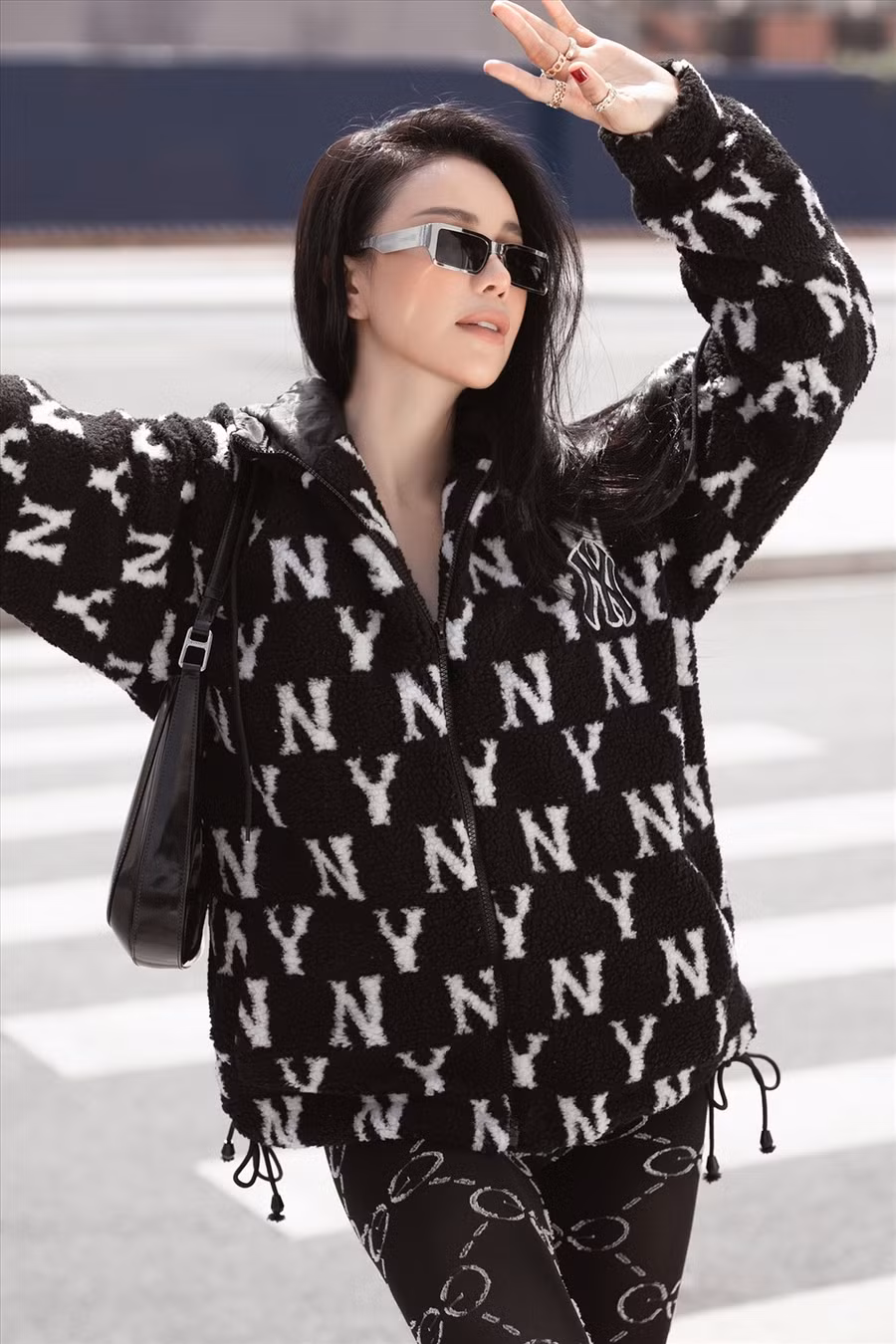 Thừa nhận là mẹ đơn thân, nhưng từ khi có Sophia, cuộc sống của Trà Ngọc Hằng thay đổi hẳn. Cô không còn thời gian đi gặp gỡ bạn bè hay đi chơi khuya, phần lớn thời gian trong ngày cô dành cho công việc kinh doanh và dành cho con gái.