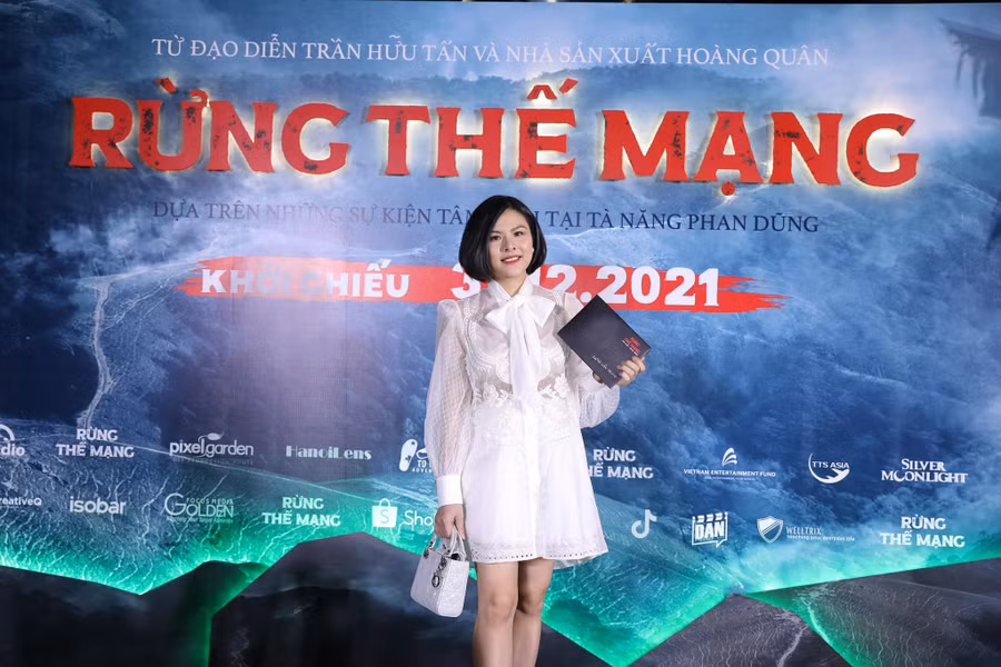 Vân Trang tái xuất đằm thắm sau khi sinh đôi. Nữ diễn viên vẫn giữ được vóc dáng thon gọn, phong thái dịu dàng thu hút mọi ánh nhìn. Ảnh: BTC