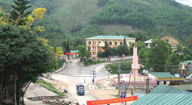  Một góc trung tâm huyện Sơn Tây. Ảnh: Công Xuân.